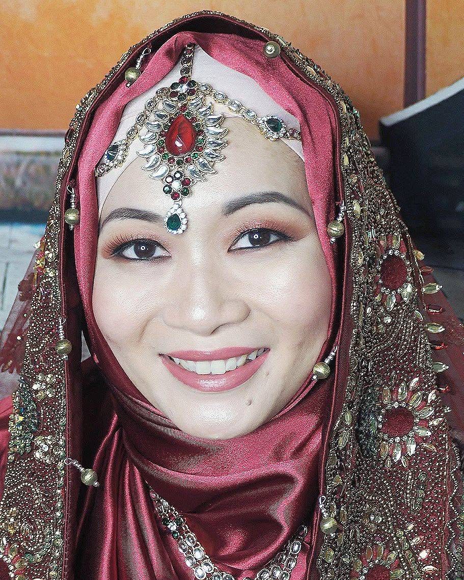 Hijab, maroon & gold
